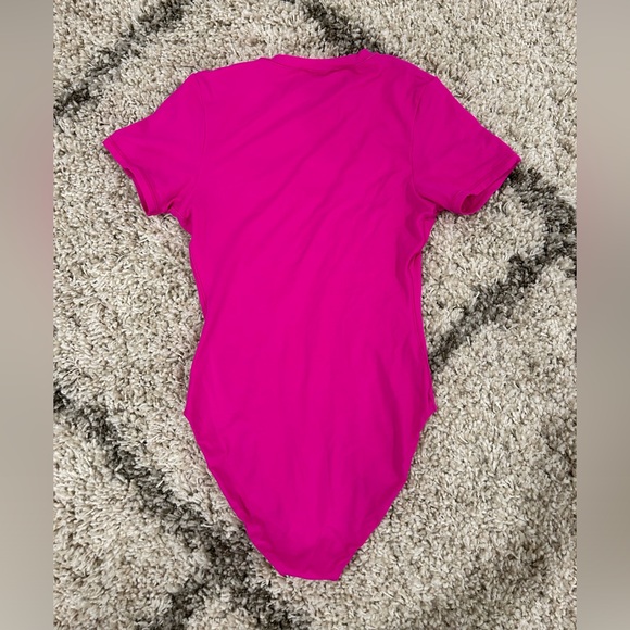 SKIMS Fits Everybody Fuchsia Bodysuit S - Picture 2 of 3